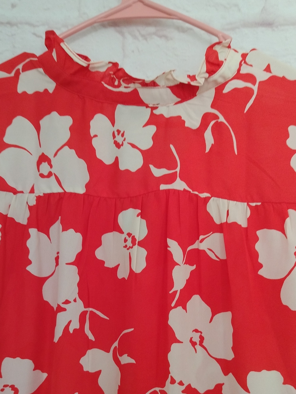 Ann Taylor Factory Red and Cream Floral V-Neck Puff Sleeve Blouse - Picture 8 of 8